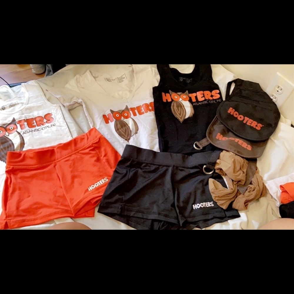 HOOTERS SET (2 piece)